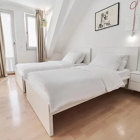 Matic Spacious Modern Apartment