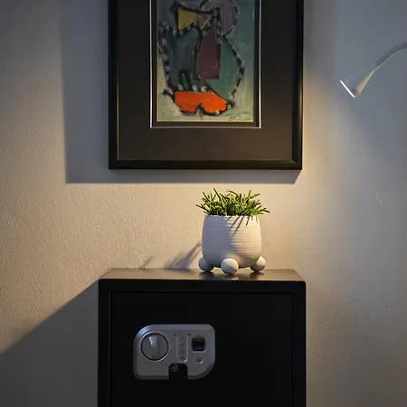 Matic Spacious Modern Apartment