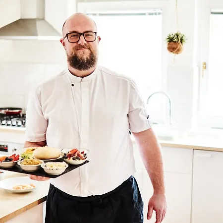 Matic Spacious Modern Apartment